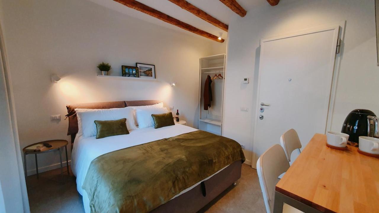 Foscolo 9 Room - Breakfast Como Exteriér fotografie